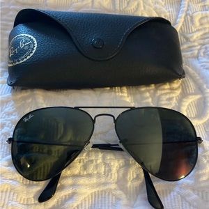 Black Ray-Ban Aviators